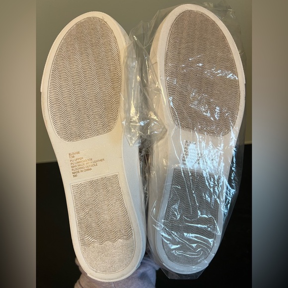 NEW Steve Madden perforated tan loafer - Picture 2 of 4